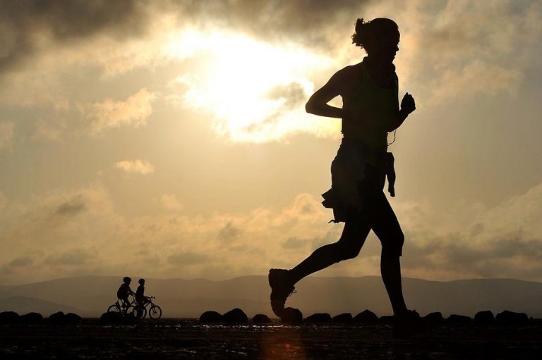 How to Train for a Marathon Like a Pro Runner
